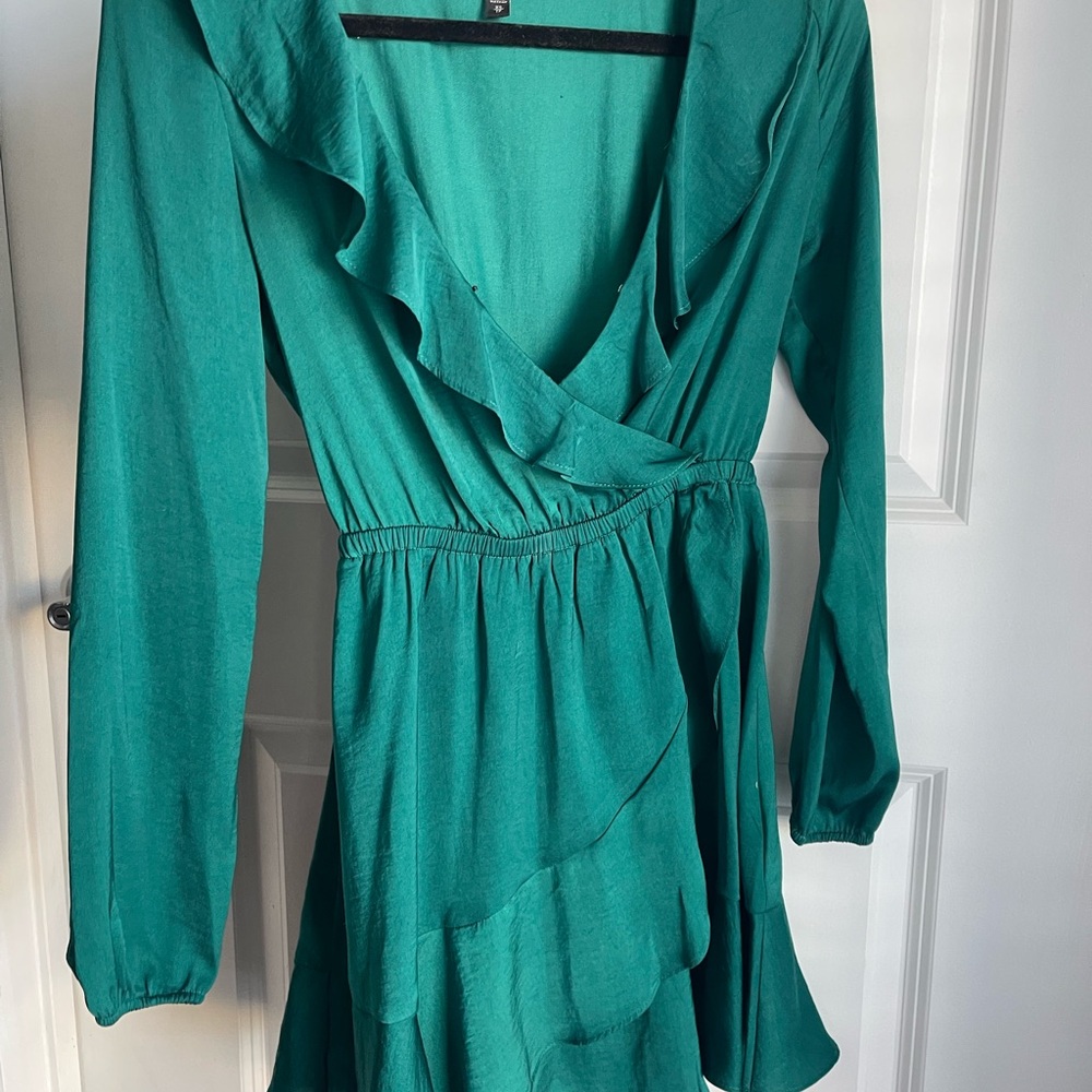 Express women’s ruffled emerald green wrap dress
